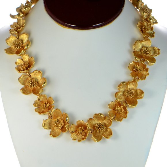 100% Authentic! Oscar De La Renta Goldtone Flower Necklace